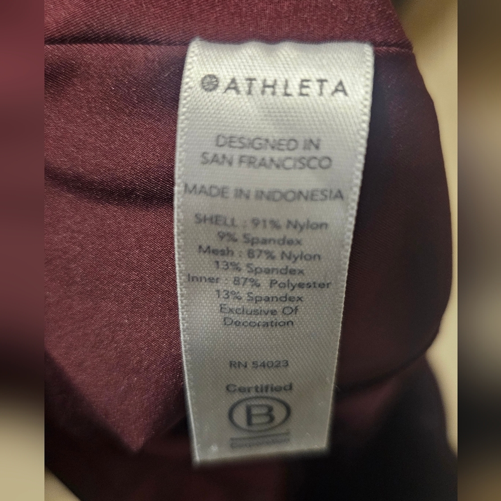 Women's Athleta Shorts - Burgundy and Red Size Medium - Picture 4 of 4